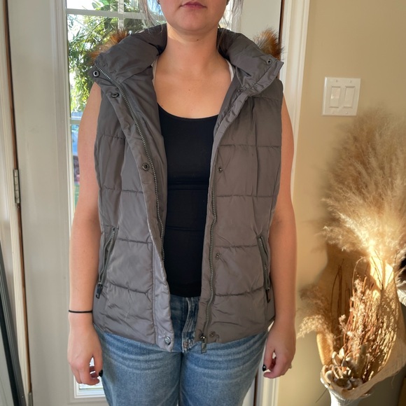 Gray Puffer vest - Picture 2 of 2